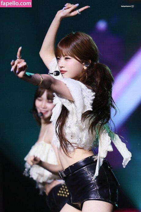 Hong Eunchae_ étoile chaude archive