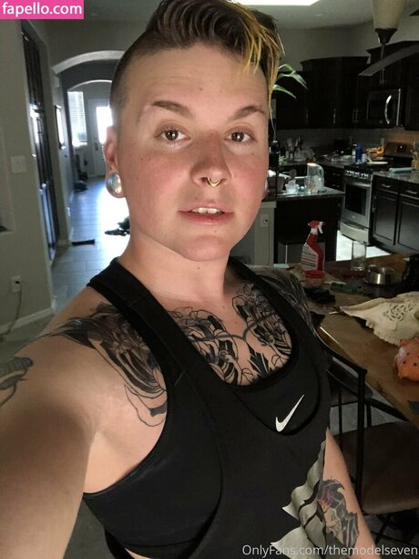 themodelseven modèle adulte img