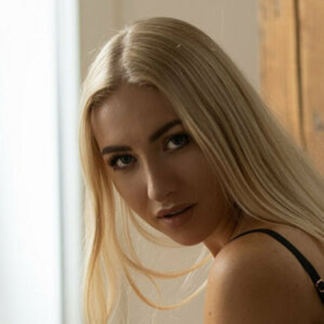 Amanda Ries modèle nu archive