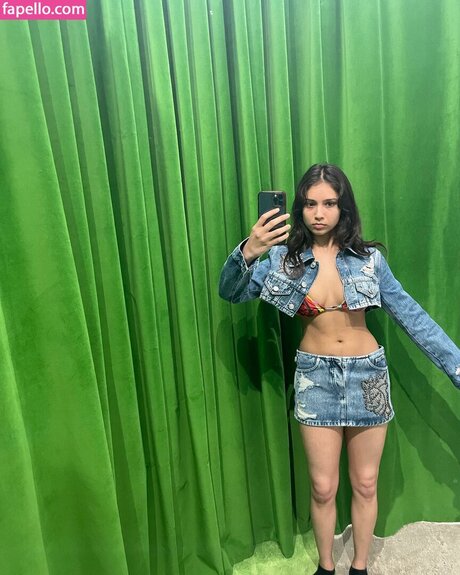 Anika Vishwanath modèle artistique archive