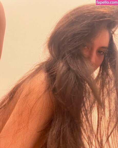 Anika Vishwanath actrice érotique images