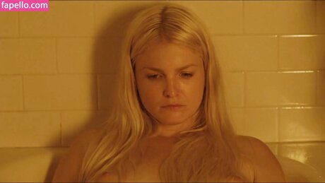 Alexandra Breckenridge modèle sympa image