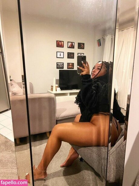 Melanadavids actrice sexy images