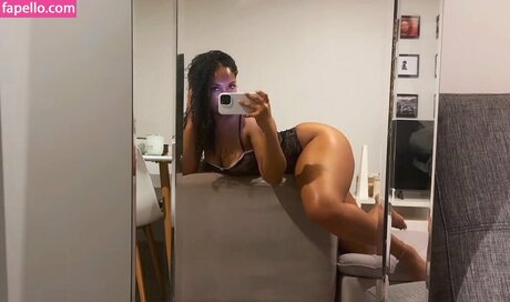 Melanadavids actrice adulte photos