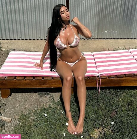 Paloma Mami modèle gratuit photo