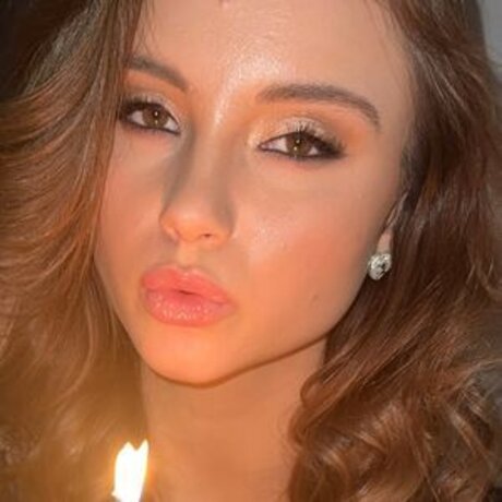 milf blonde aux courbes onlyfans érotique parfait archive