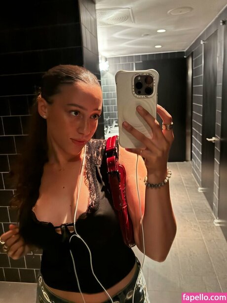 Kaliegh Robinson star du porno xxx image