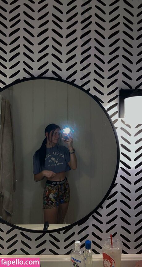 Emileesilvey star du porno adulte photos