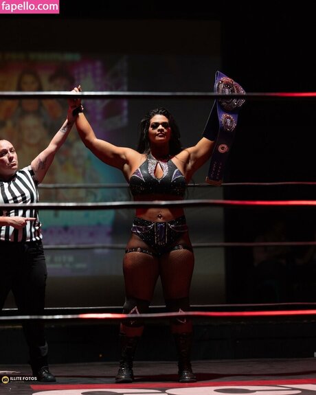 Nikki Blackheart haut étoile galeries