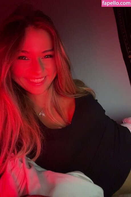 gr0us3 and maisi3 haut de star du porno des photos