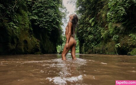 Lauren Sophie Messack actrice nue galeries