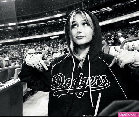 Alyvia Alyn Lind modèle nu photo