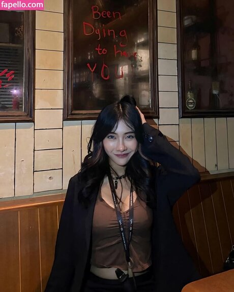 Atiqaaarn actrice de nus photo