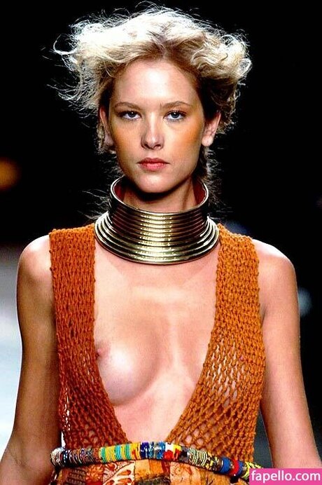 Gianne Albertoni star du porno chaud photos