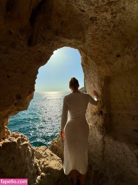 petite blonde onlyfans pornographique photos