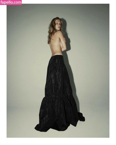 Laura Oganessian art étoile des photos