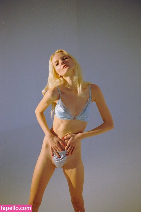 Karina Vasilishin joli modèle galeries