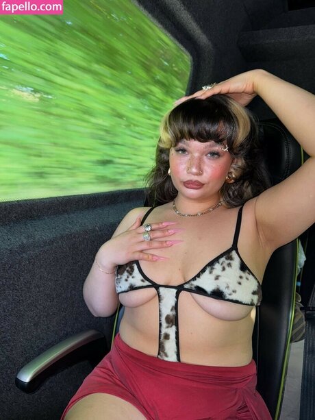 Lola Young actrice sexy images