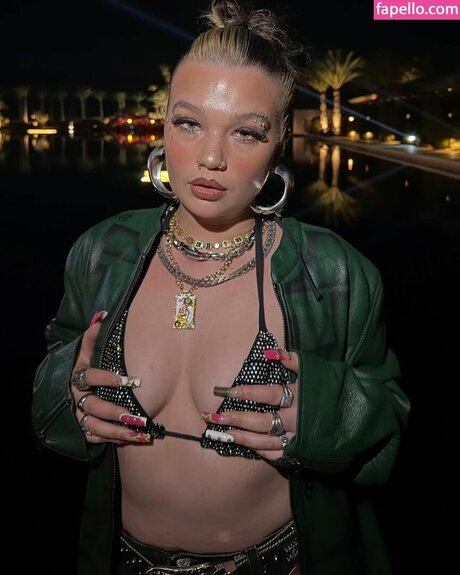 Lola Young actrice chaude images