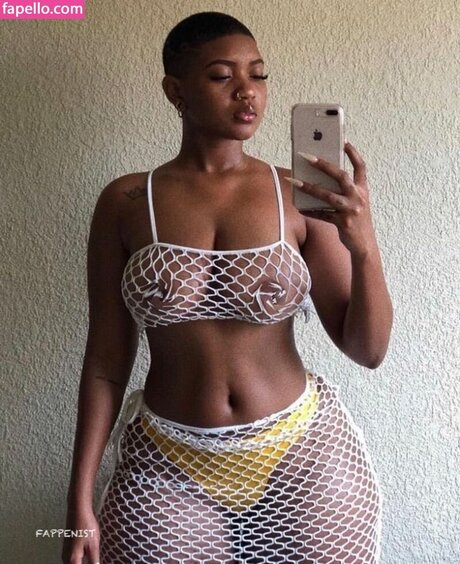 Jada Kingdom star du porno nue des photos