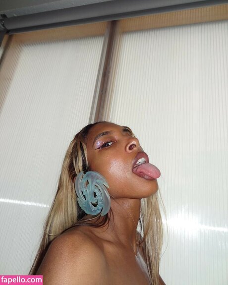 Spellling actrice nue archive