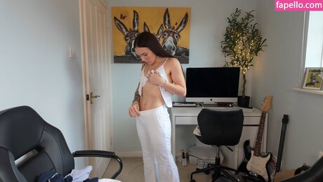 Double Take Reacts belle actrice image