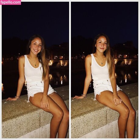 Micaela Caballero modèle sympa collection