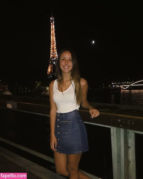 Micaela Caballero étoile parfaite galeries