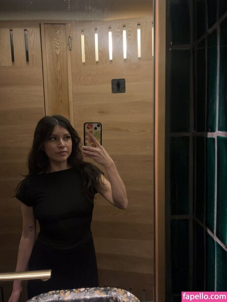 aygela modèle de haute qualité image