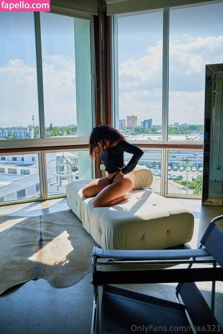 niaa321 actrice sexy images