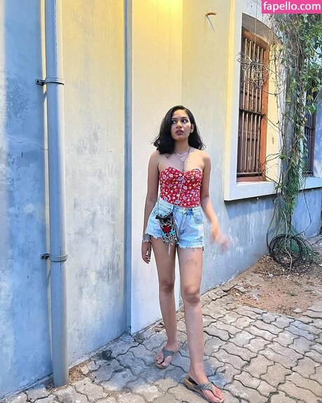 Toskaaa Bong Girl modèle chaud archive