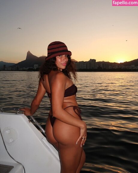 Priscila Evelyn star du porno exclusive photos