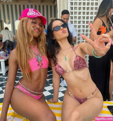 chatte dégoulinante et humide onlyfans jolis nus archive