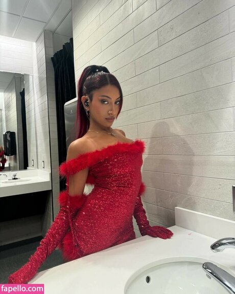 Lara Raj star exclusive img