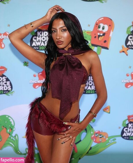 Lara Raj star du porno chaud photo