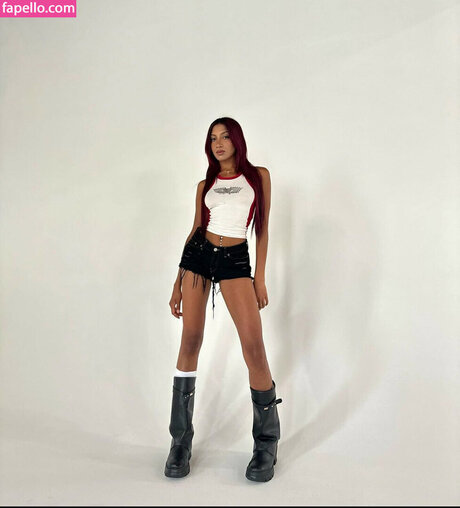 Lara Raj joli modèle des photos