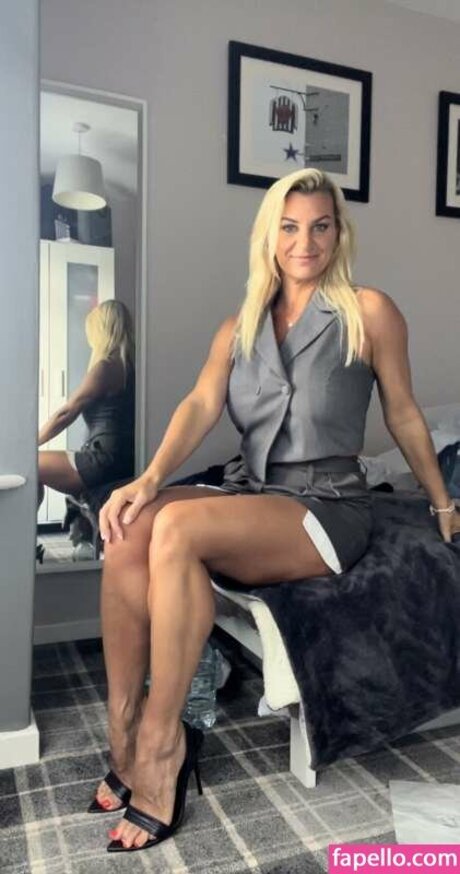 brune petite onlyfans nu exclusif des photos