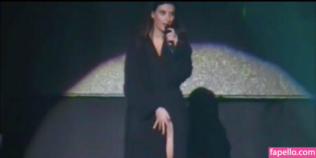 Laura Pausini sexe de star du porno collection