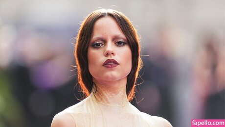 Jennaortega modèle magnifique img