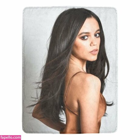 Jennaortega modèle sexy archive
