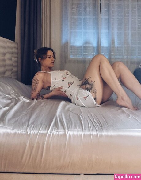 Adriana Filipa modèle adulte image