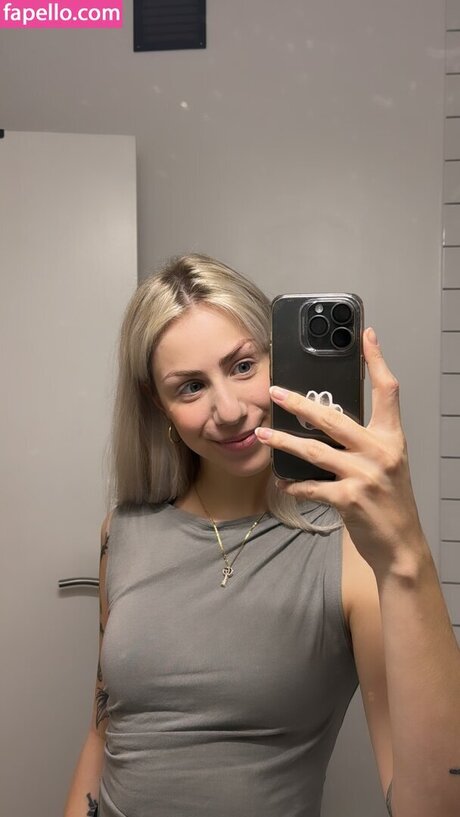 Marie Watson étoile exclusive des photos