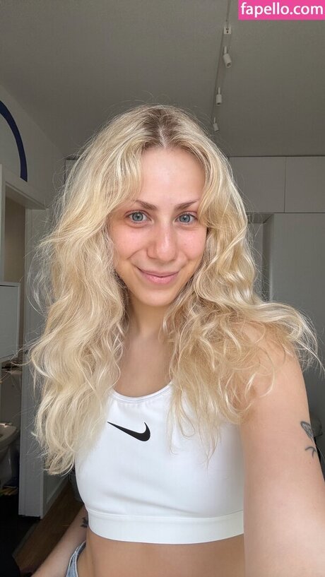 Marie Watson étoile nue des photos