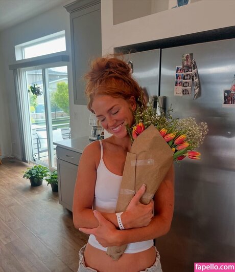 Julia Hatch nus star du porno image