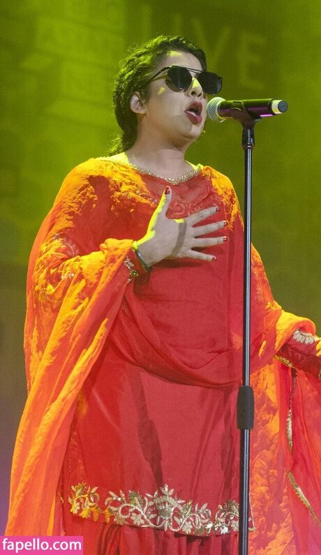 Jasmine Sandlas top star image