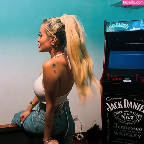 Antonela Pane modèle exclusif galerie