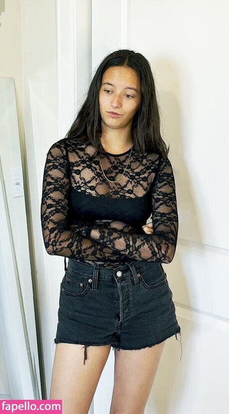 Amelia Harma jolie étoile photo