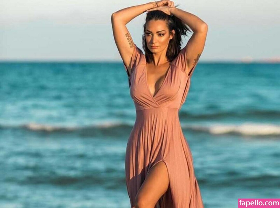 Emilie Nef Naf modèle chaud archive