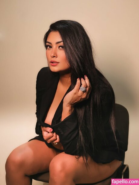 Twinkle Kapoor modèle magnifique img