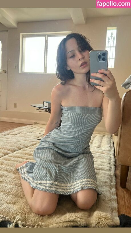 milf aux cheveux noirs onlyfans sexy jolie archive